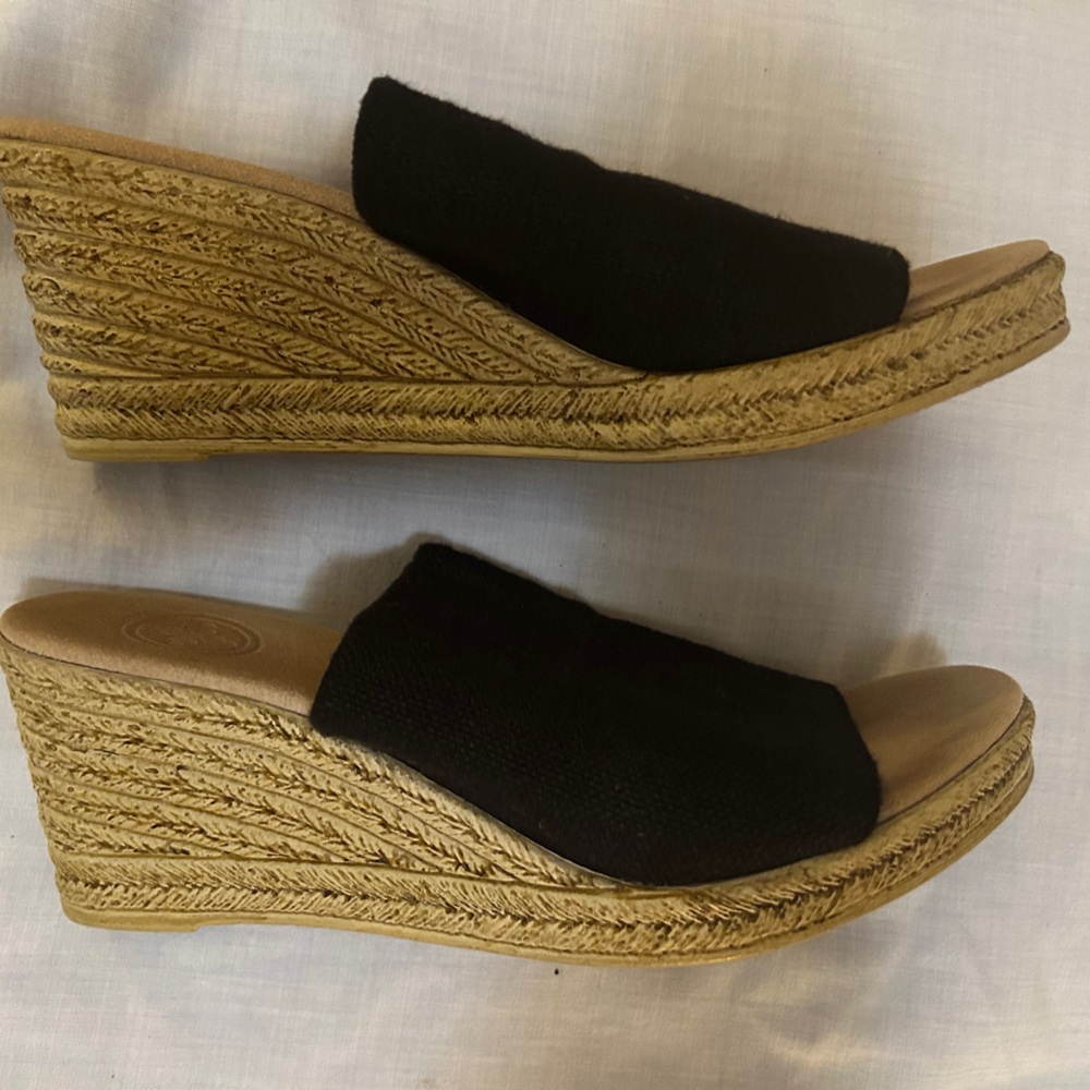 Black Wedges  NWOT